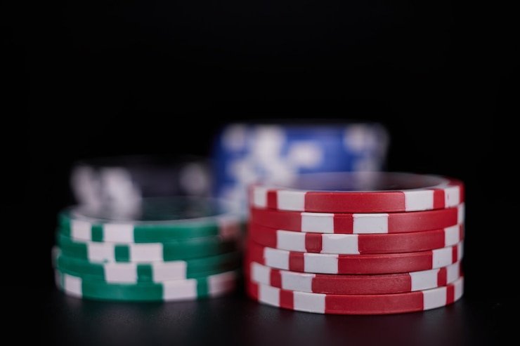 Ruang casino virtual yang interaktif dengan live dealer dan permainan kartu